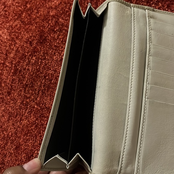 GUCCI WHITE LEATHER WALLET - Picture 9 of 16